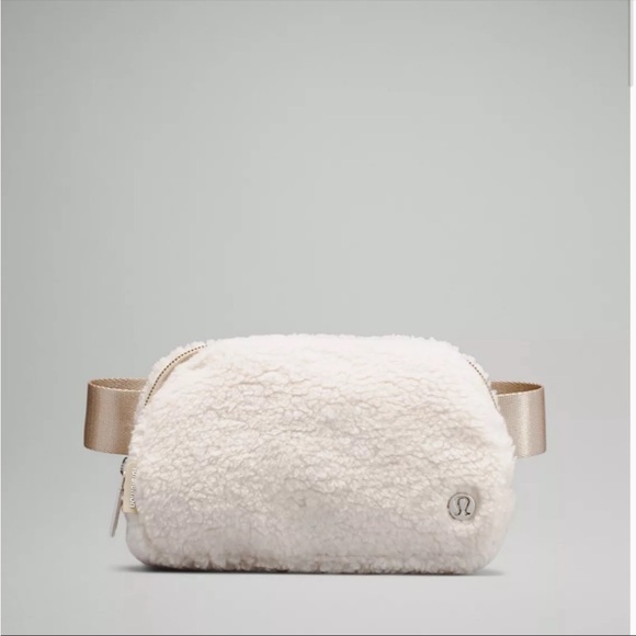 NWT LULULEMON FLEECE EVERYWHERE BELT BAG WHITE OPAL/TRENCH - Picture 2 of 5